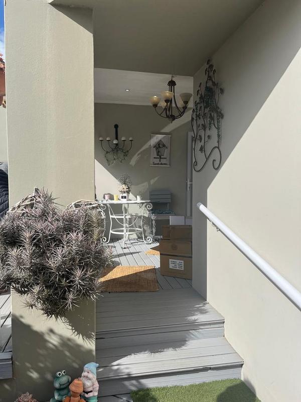 4 Bedroom Property for Sale in Hartenbos Central Western Cape